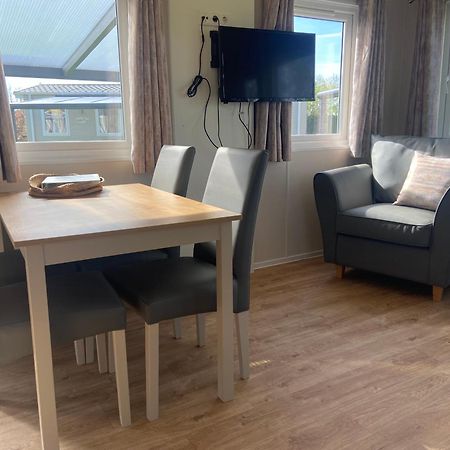 Camping De Duinhoeve Chalet Vogel Not For Companies Nieuw-Haamstede Eksteriør bilde