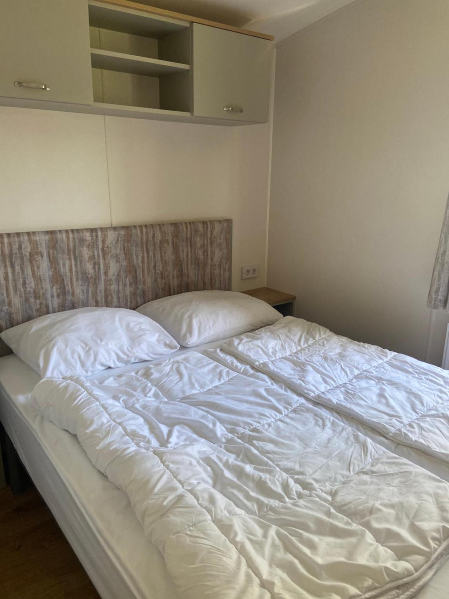 Camping De Duinhoeve Chalet Vogel Not For Companies Nieuw-Haamstede Eksteriør bilde
