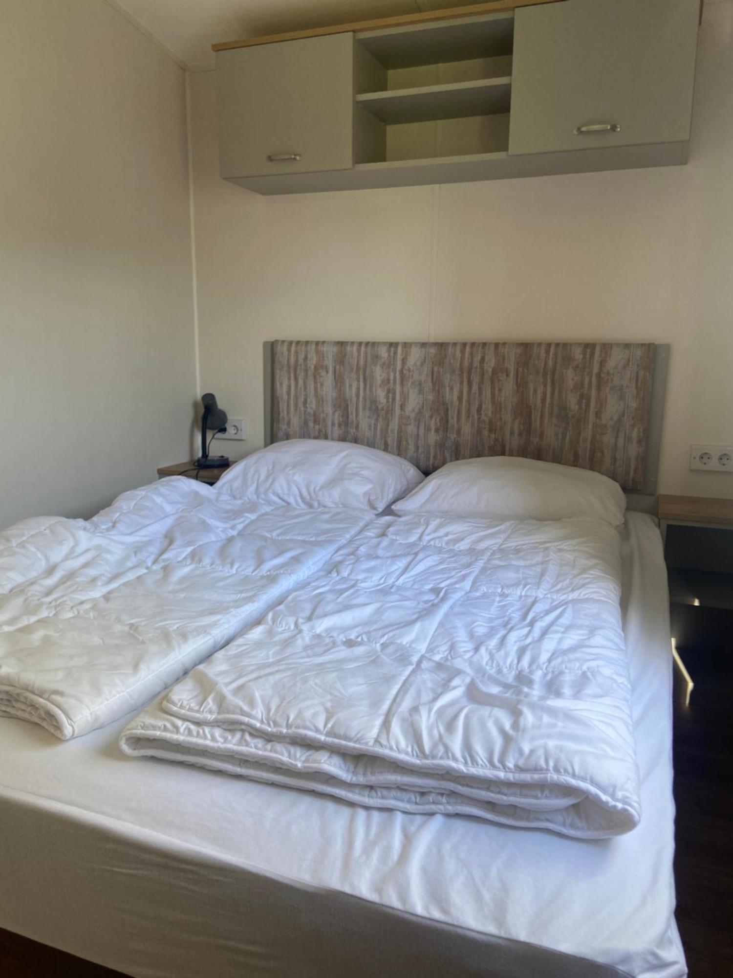 Camping De Duinhoeve Chalet Vogel Not For Companies Nieuw-Haamstede Eksteriør bilde