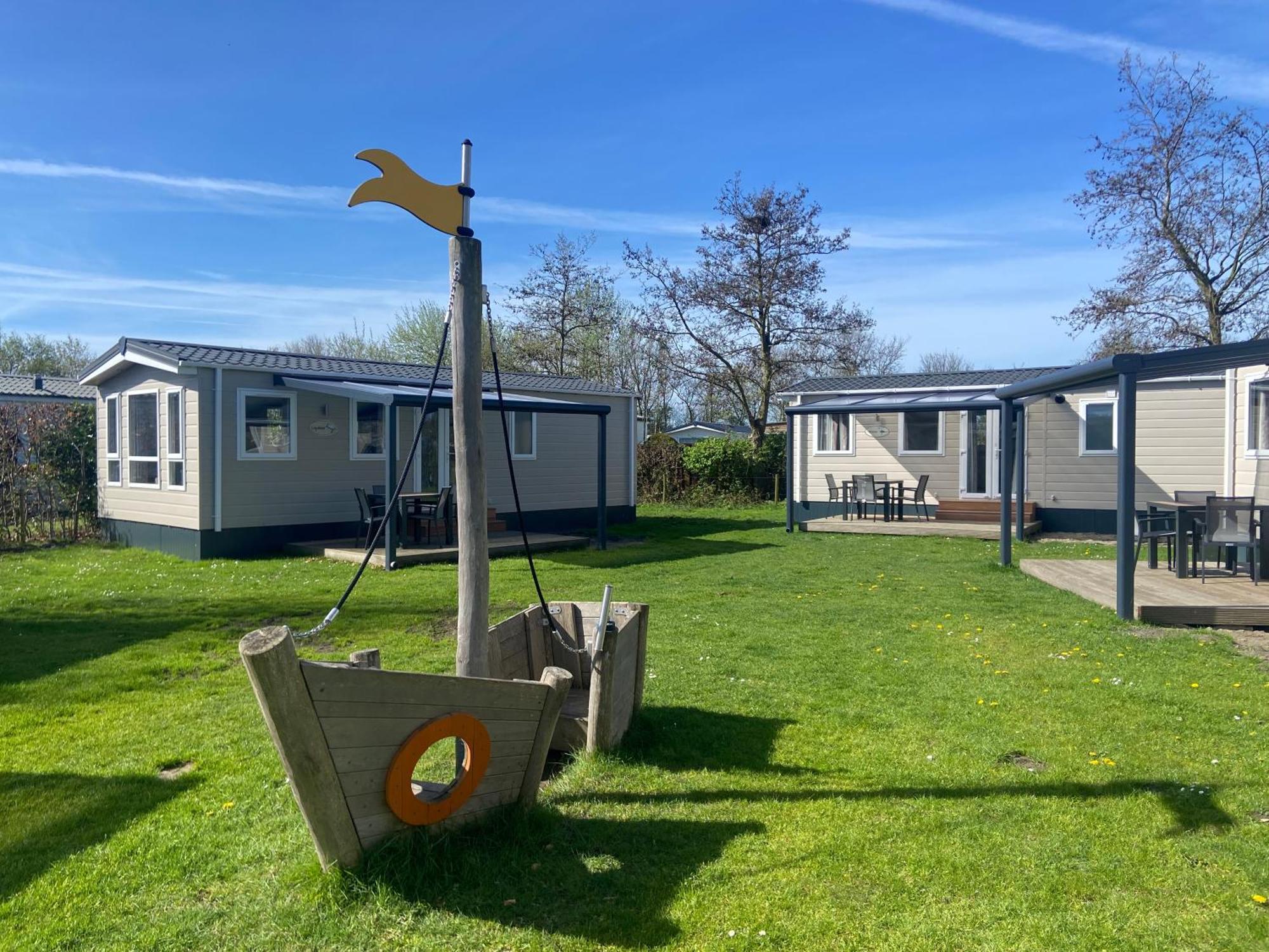 Camping De Duinhoeve Chalet Vogel Not For Companies Nieuw-Haamstede Eksteriør bilde